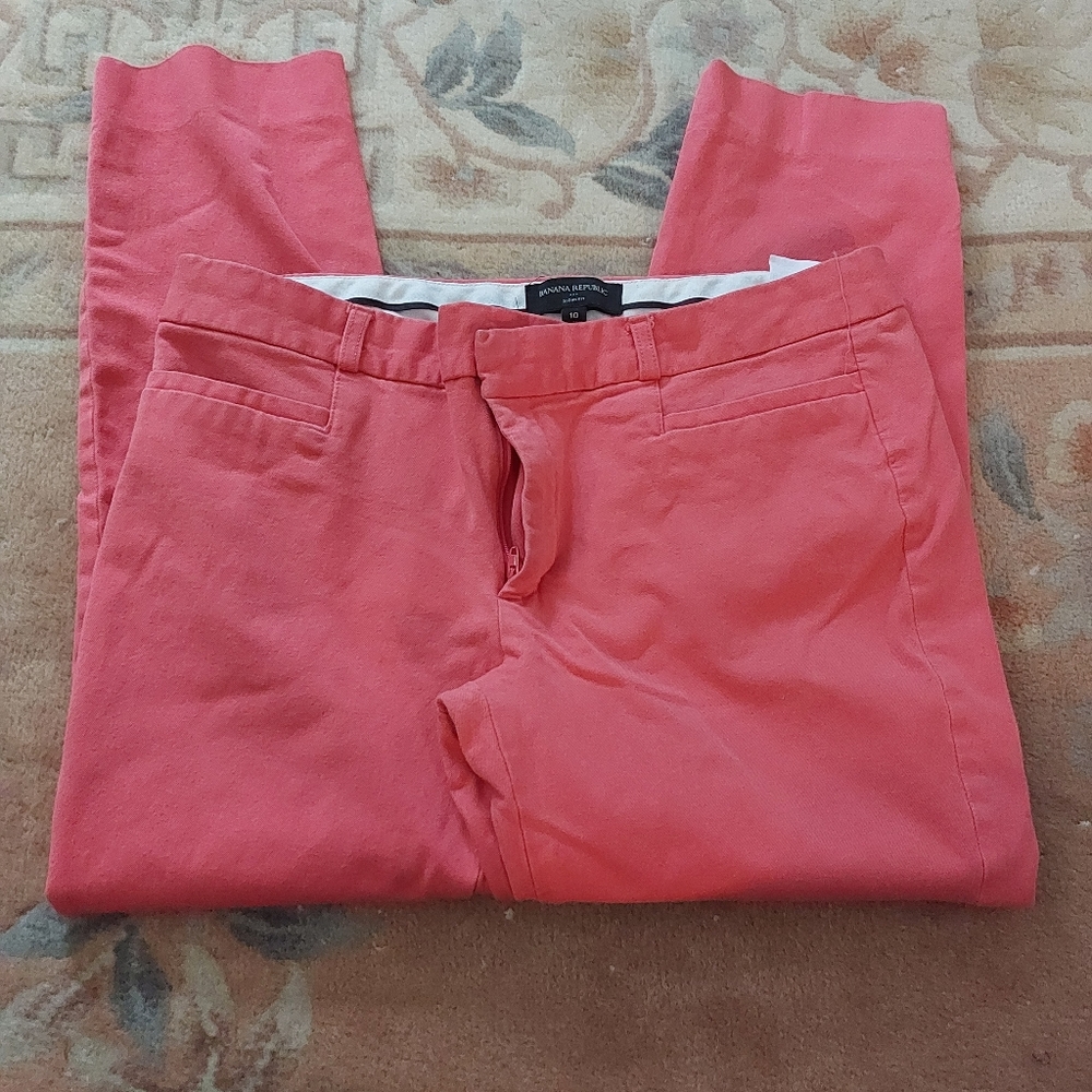 Coral Banana Republic Capri Pants
